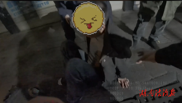 寒夜暖途！吉首巡特警護(hù)送醉酒群眾安全歸家