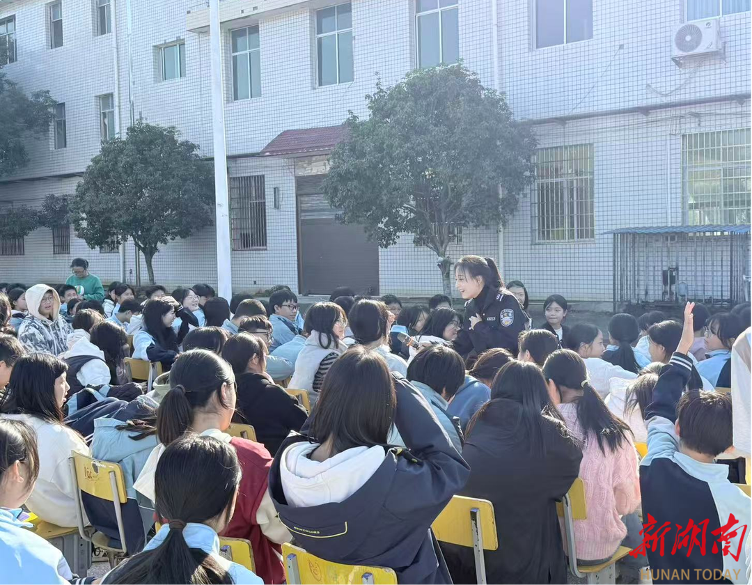 攸縣司法局聯(lián)星司法所公益普法課堂走進(jìn)沙陵陂中學(xué)