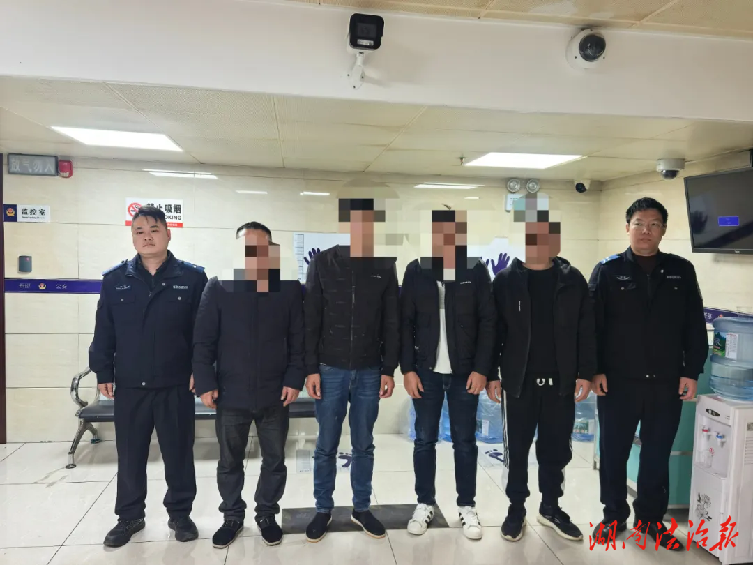 伸向“汪星人”的“黑手，成功戴上“銀手鐲”……