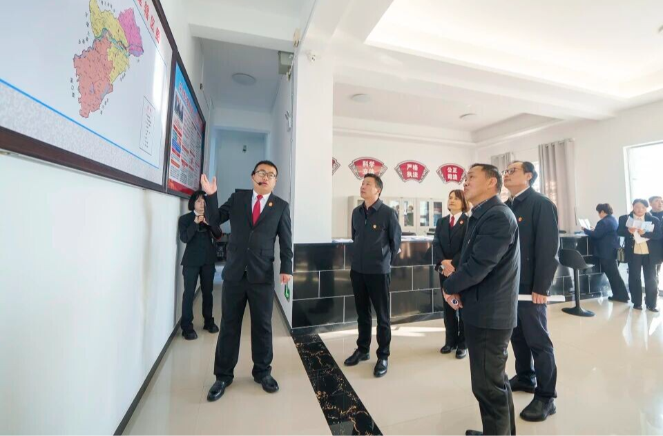 慈利縣人大常委會調(diào)研慈利縣人民法院工作