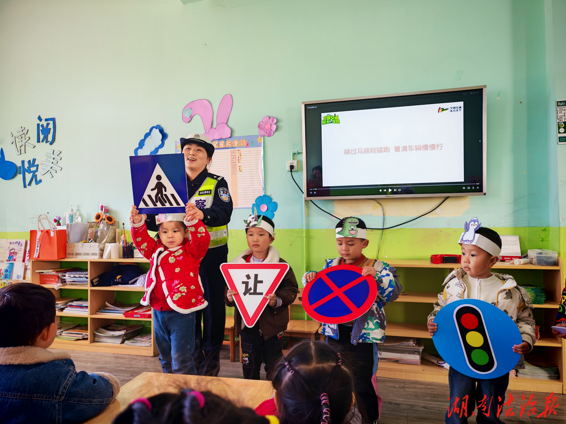 古丈公安交警多維度開展“122”宣傳 共筑“文明交通 禮行天下”安全防線