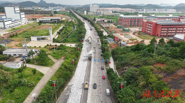 “破”舊路“立”新途 江華道路提升改造項目全面鋪開