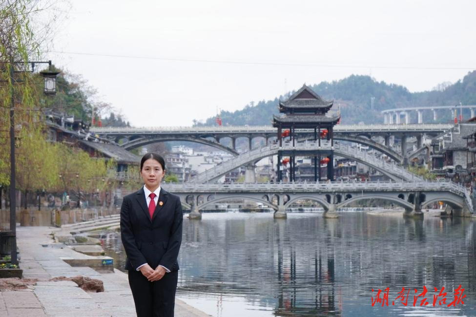 身邊的好法官丨拔掉針頭，趕去開庭！記鳳凰法院顏雯的柔情鐵肩