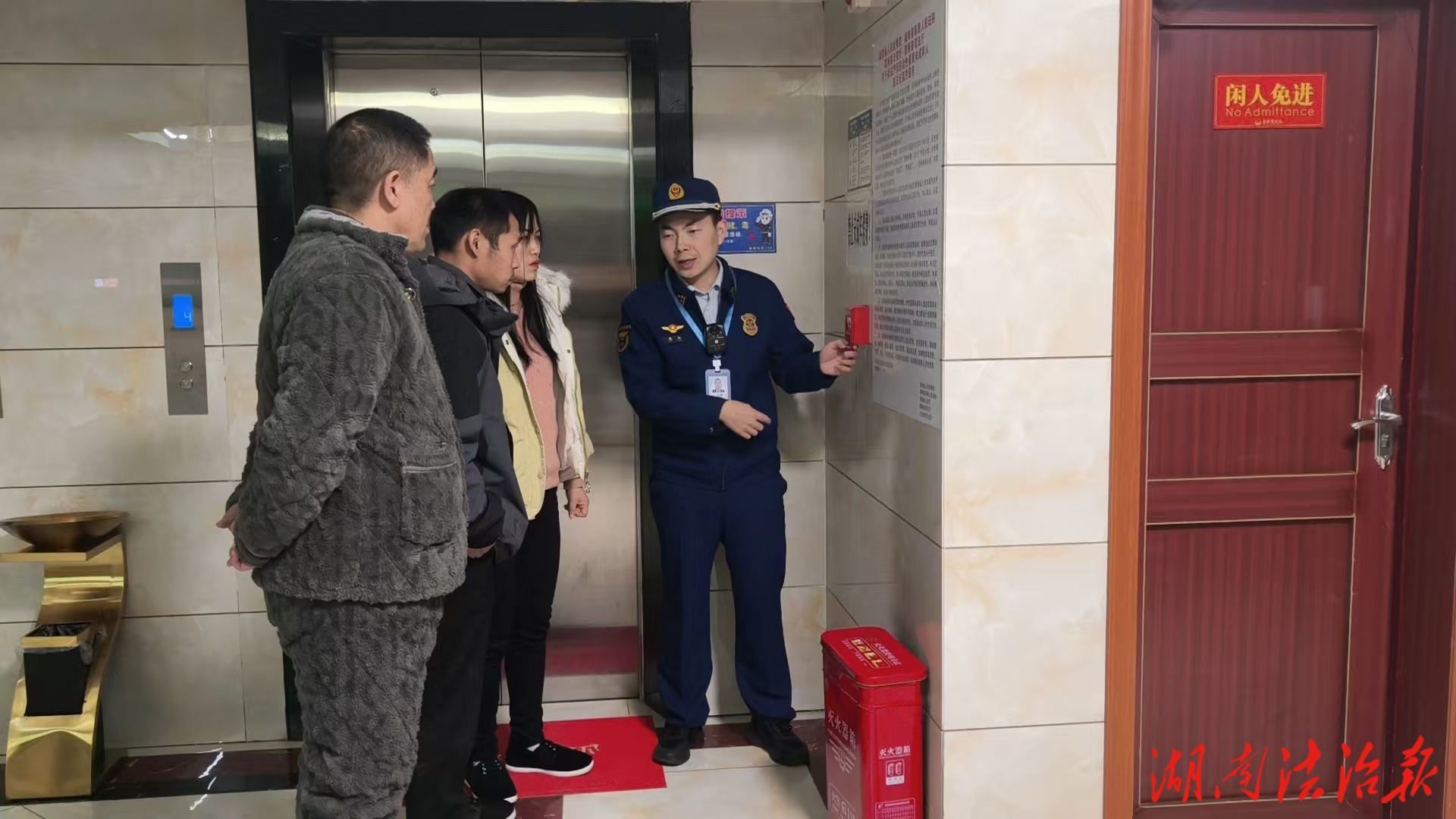 新寧大隊(duì)開展高層建筑重大火災(zāi)風(fēng)險(xiǎn)隱患集中夜查行動(dòng)