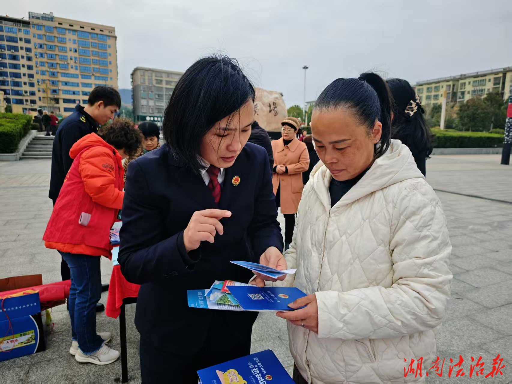 “憲”護(hù)正義 法潤(rùn)民心-邵陽(yáng)縣檢察院開(kāi)展國(guó)家憲法日宣傳活動(dòng)