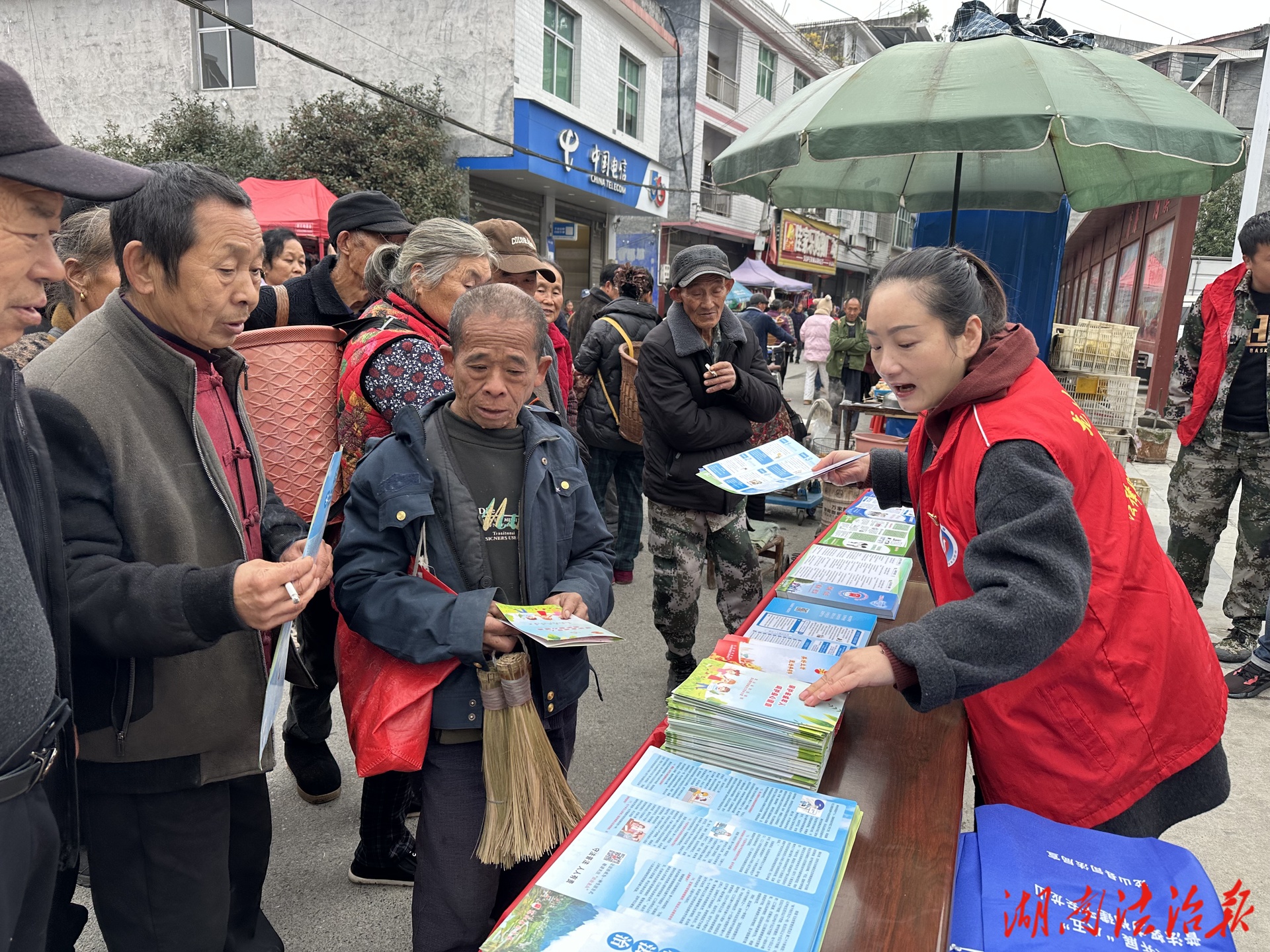 法治護(hù)航鄉(xiāng)村振興 憲法精神深入人心——龍山縣司法局聯(lián)合內(nèi)溪鄉(xiāng)開展憲法宣傳活動(dòng)?