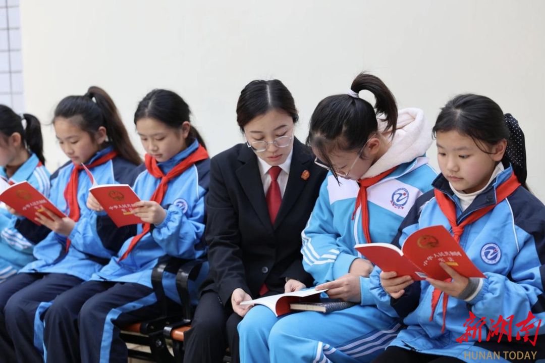 學(xué)憲法講憲法 法治副校長(zhǎng)護(hù)航青少年成長(zhǎng)