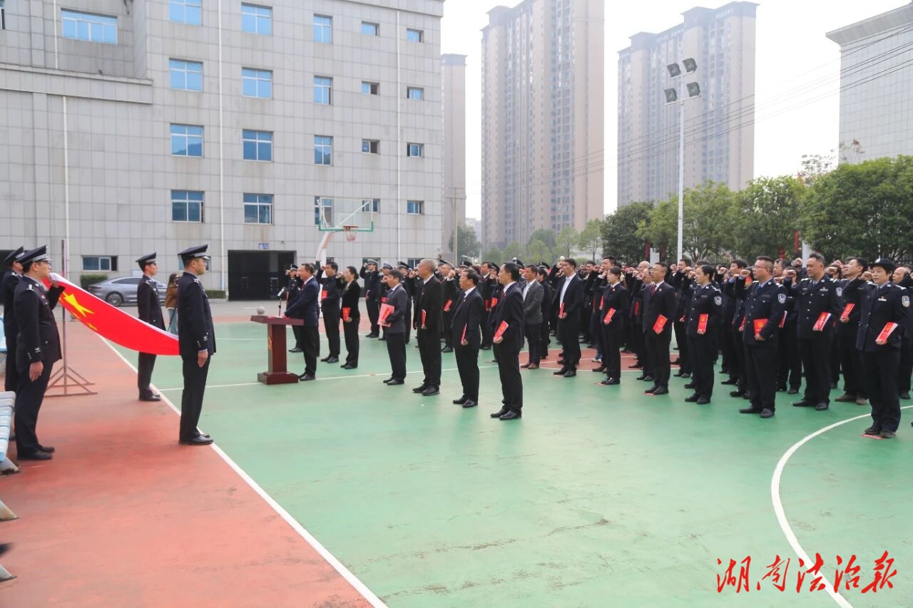 铿锵誓言 铭“宪”于心