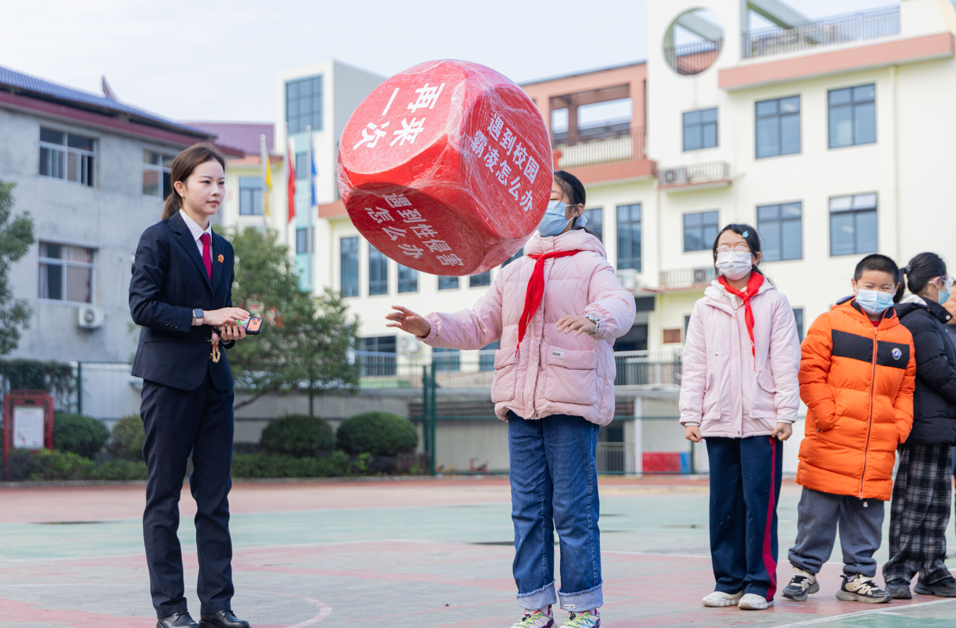 “憲法日”普法進(jìn)校園!三級法院聯(lián)動護(hù)航青少年成長