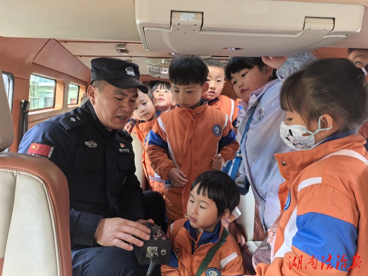致敬城市守護(hù)者 安全伴我共成長——武陵源區(qū)機(jī)關(guān)幼兒園走進(jìn)武陵源公安開啟警營探秘之旅