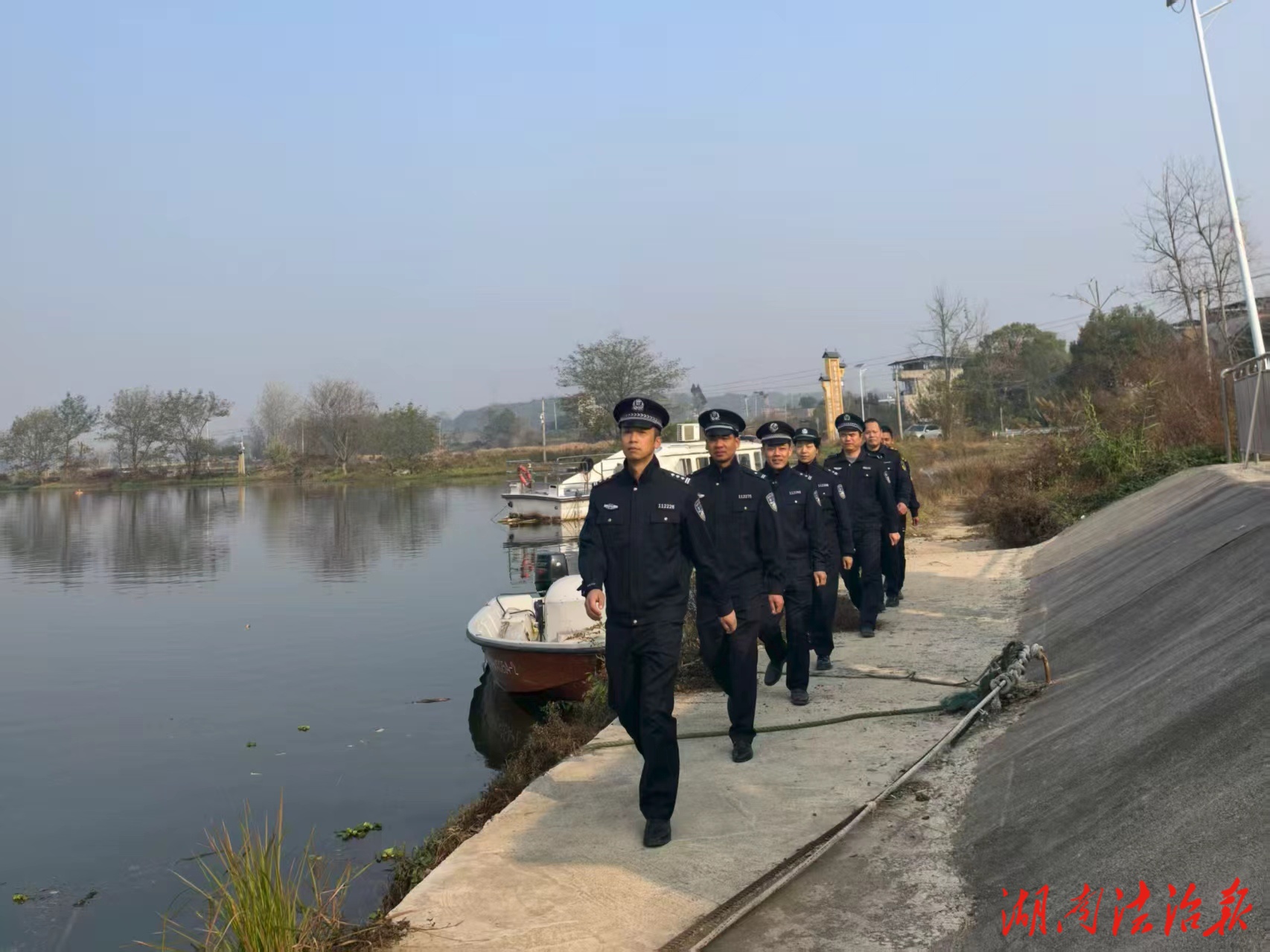 “守護好一江碧水”,我們步履不?！獤|安縣公安局傾力守護水域生態(tài)安全
