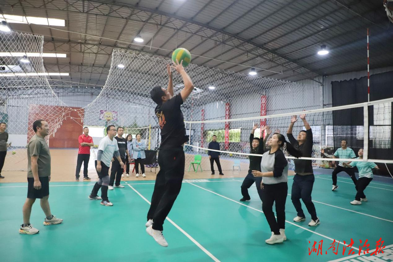 檢心聚力 排出精彩—麻陽(yáng)檢察院舉行第五屆氣排球比賽