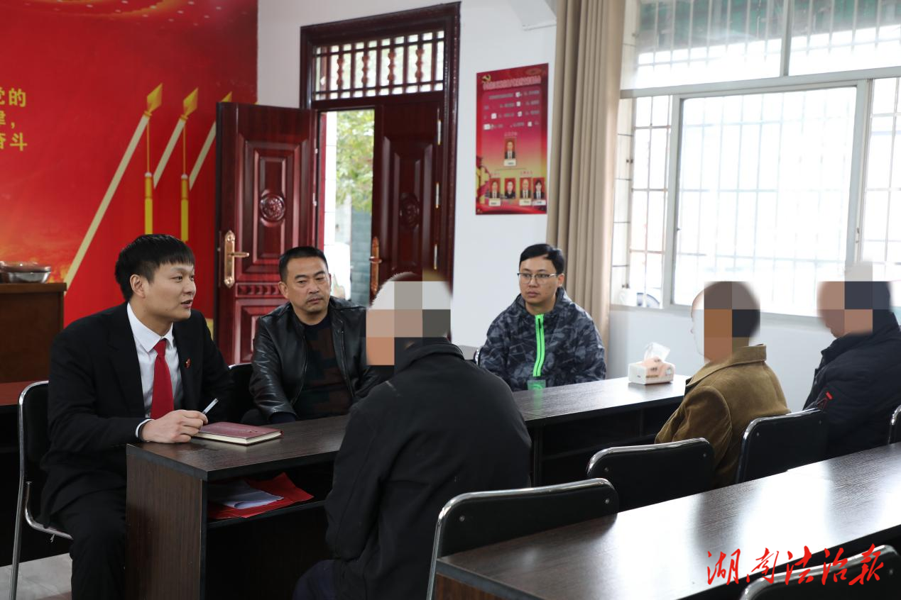 油茶林里的維權(quán)答卷——13名農(nóng)民工的“薪”事，解決啦！