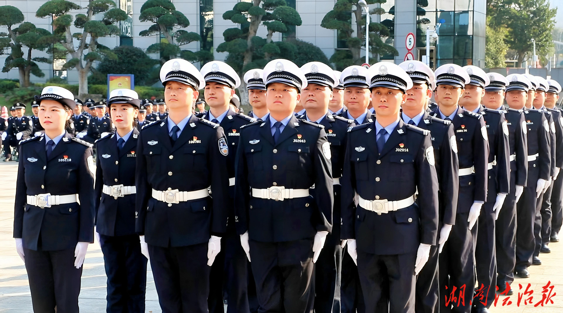 常德市公安局交管支隊(duì)勇奪公安列隊(duì)會(huì)操比武活動(dòng)第一名