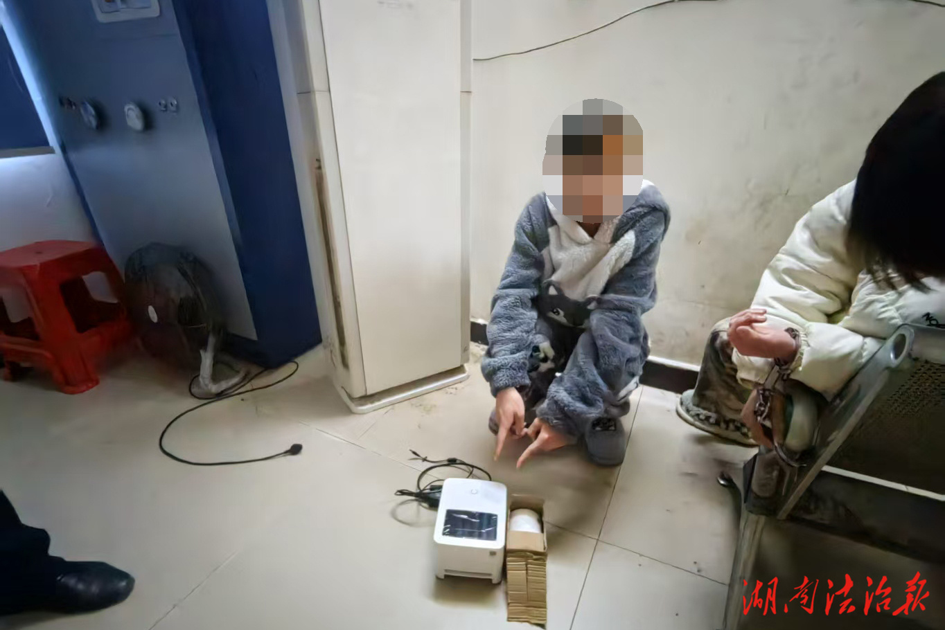 【冬季嚴(yán)打】拉車門(mén)、貼小廣告“CP”，雙雙落網(wǎng)！