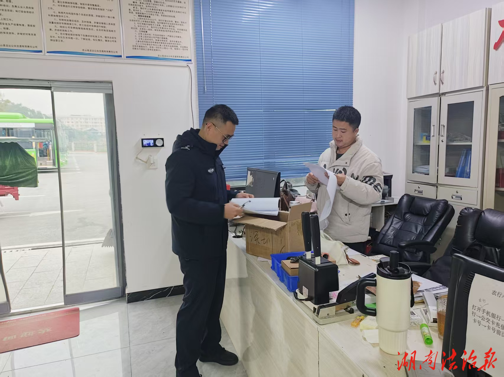 龍山縣公安局治安大隊深入轄區(qū)公交客運站開展安全檢查