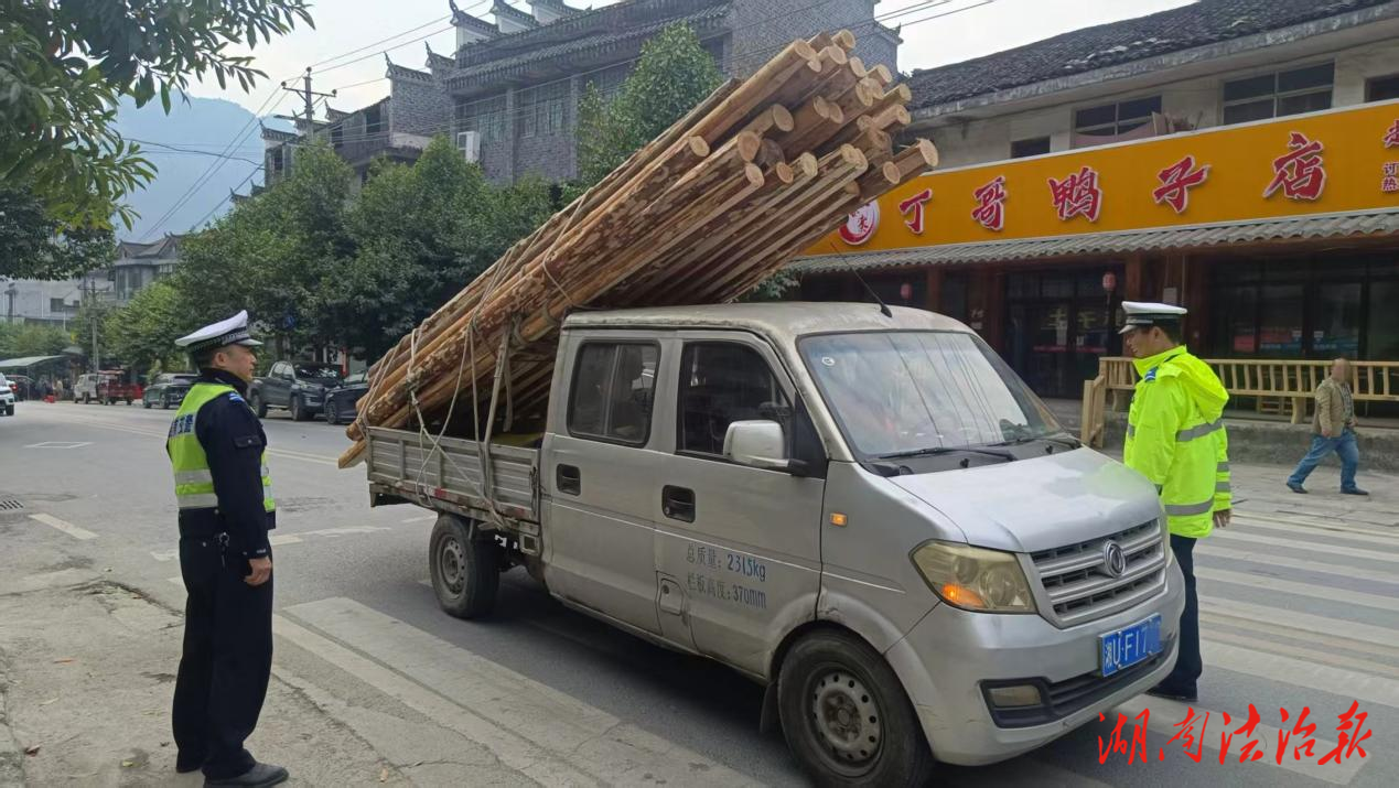 織密校園“安全網(wǎng)” “警”心護(hù)校保平安