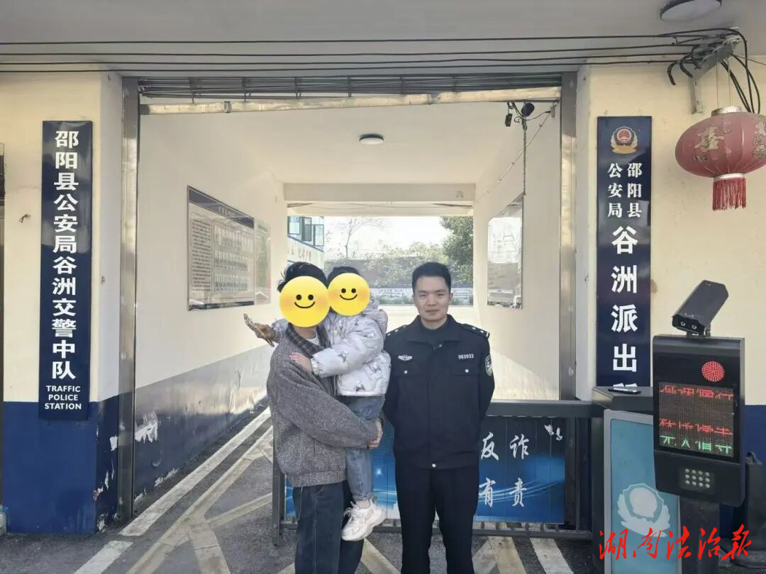 小女孩街邊哭泣求助：“警察叔叔，幫幫我！”