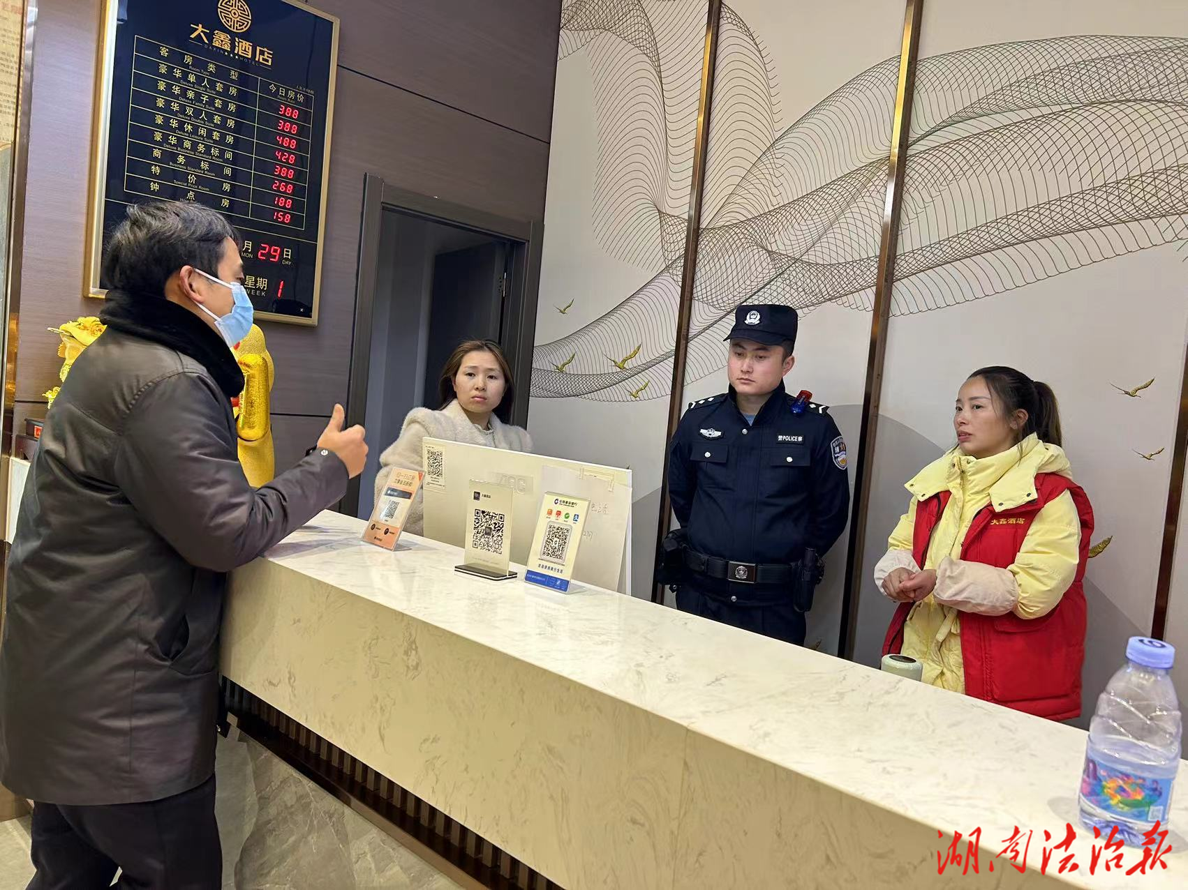 龍山縣里耶鎮：開展深夜突擊檢查 筑牢未成年人安全防線