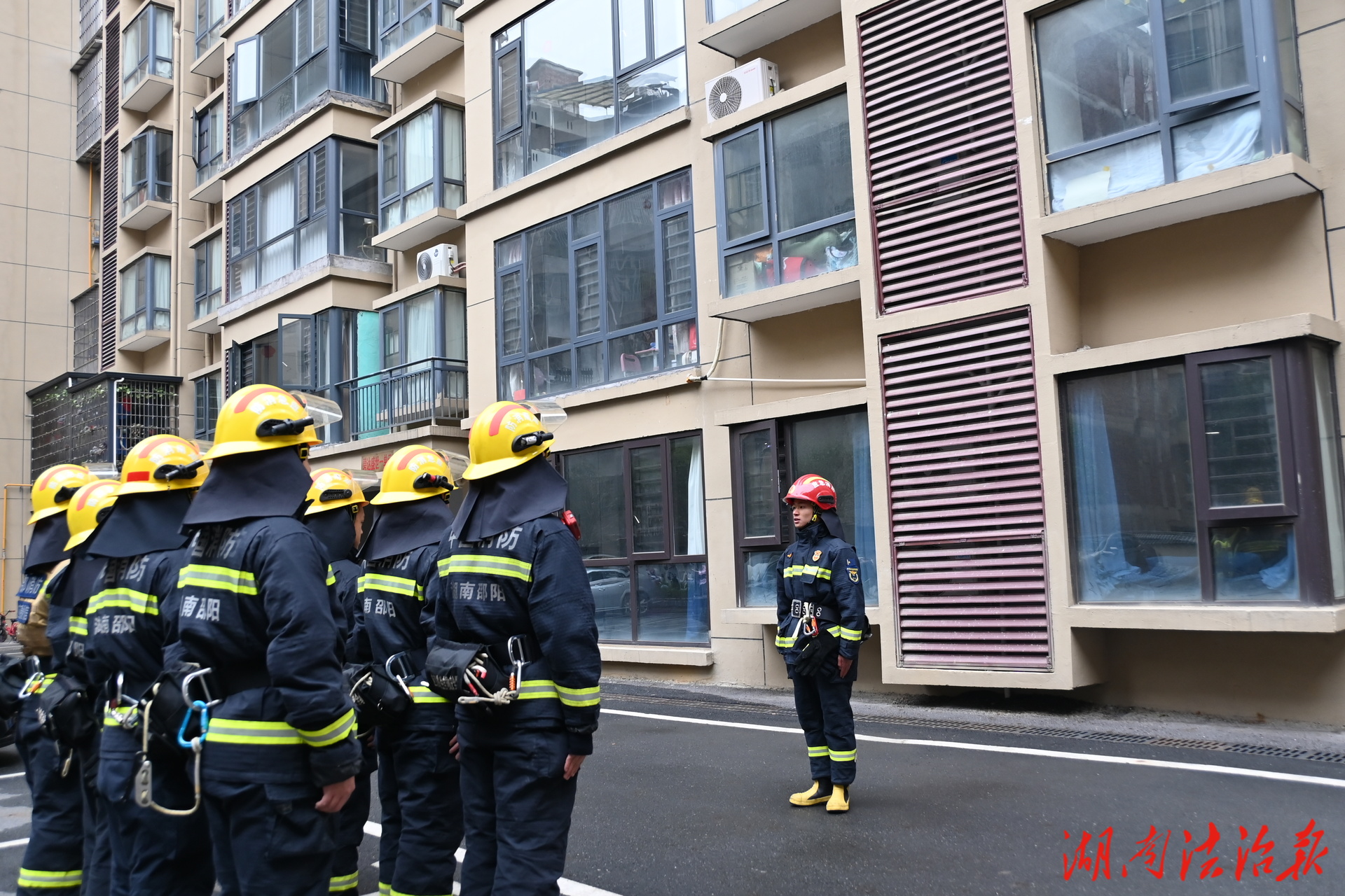 城步消防組織開展高層建筑滅火救援實戰演練