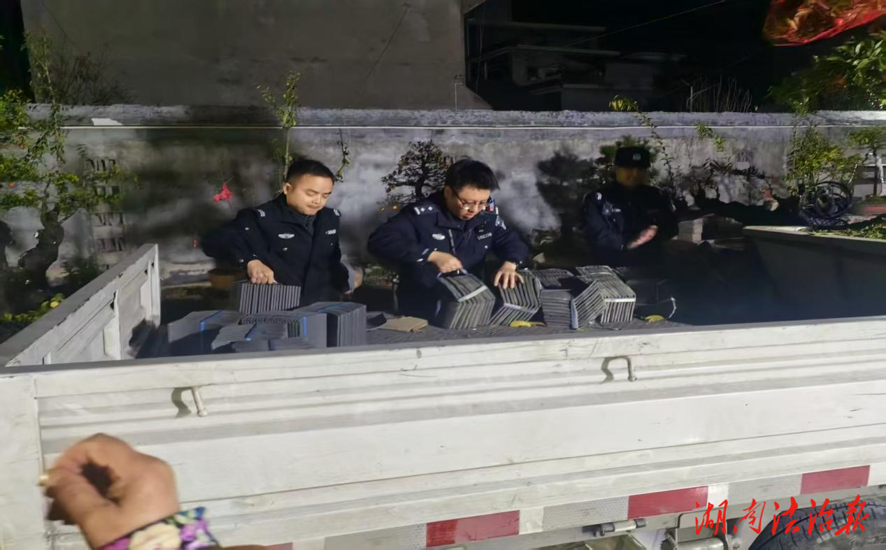 花垣公安三角巖派出所：調解卸貨糾紛 化解矛盾暖民心