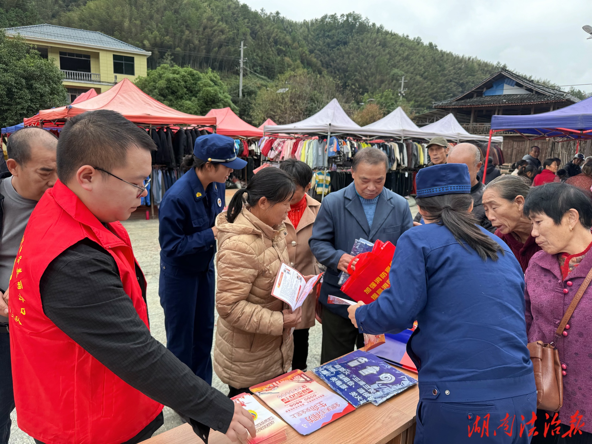 城步消防聯合苗鄉藍焰志愿服務隊開展消防宣傳“進農村”活動