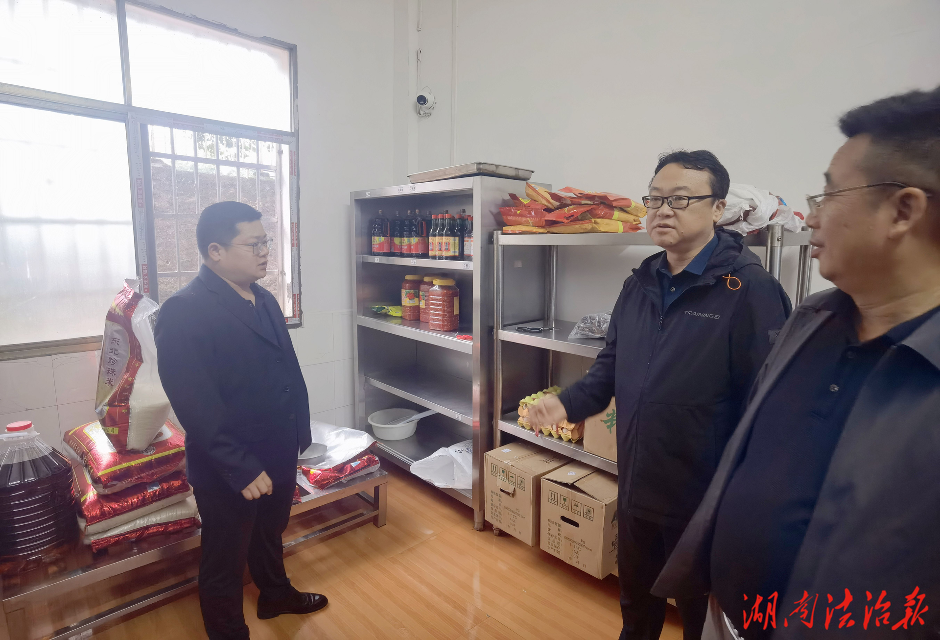 食品安全無小事——麻陽檢察院檢察長深入聯(lián)系學(xué)校督導(dǎo)校園食品安全工作