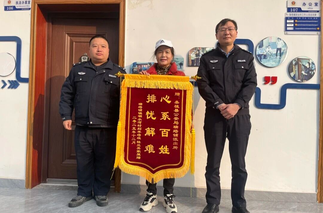 寒冬深夜警燈閃爍 無(wú)人機(jī)精準(zhǔn)尋回八旬走失老人