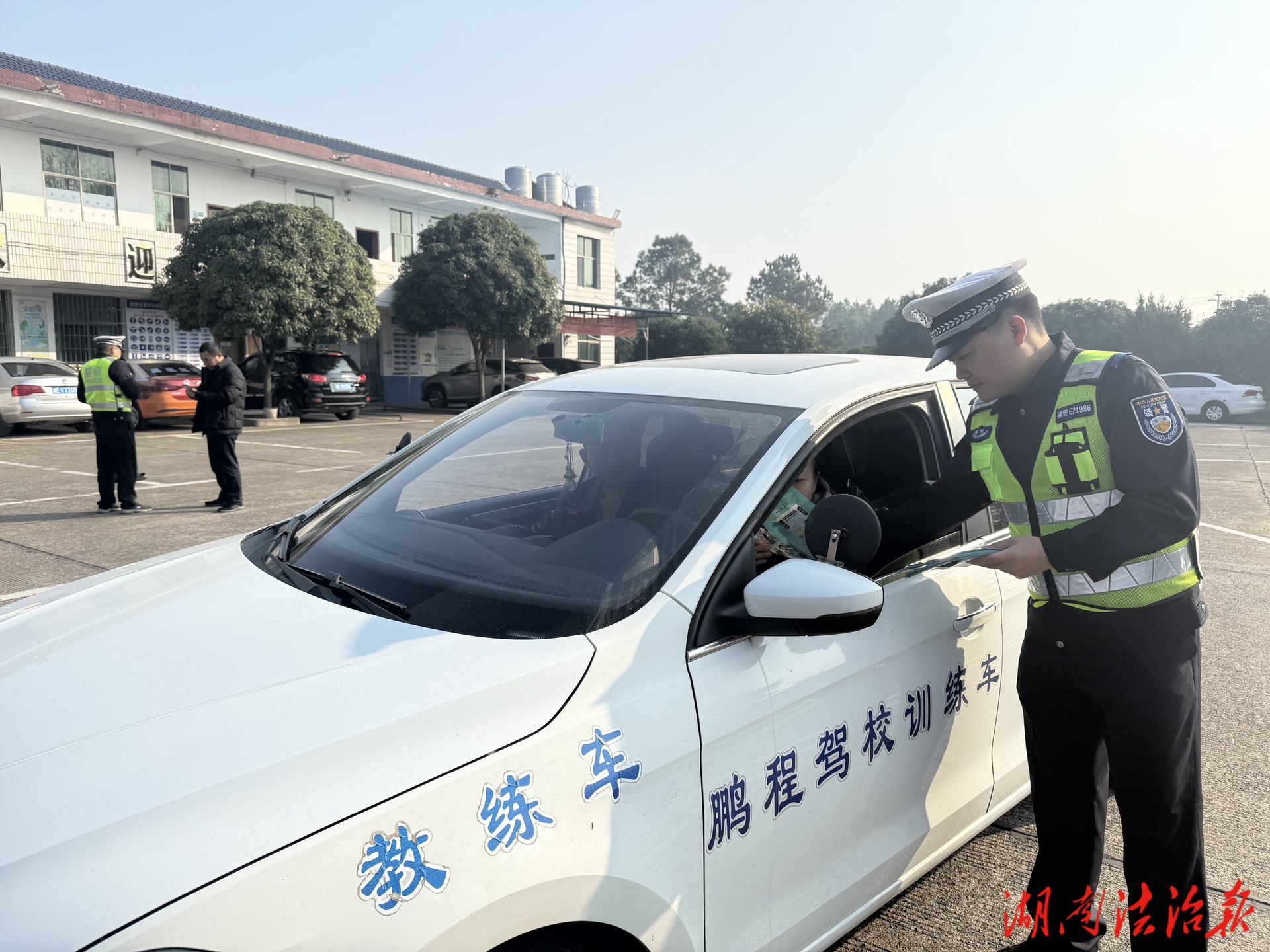交通安全宣传进驾校 邵阳县交警筑牢安全“第一关”