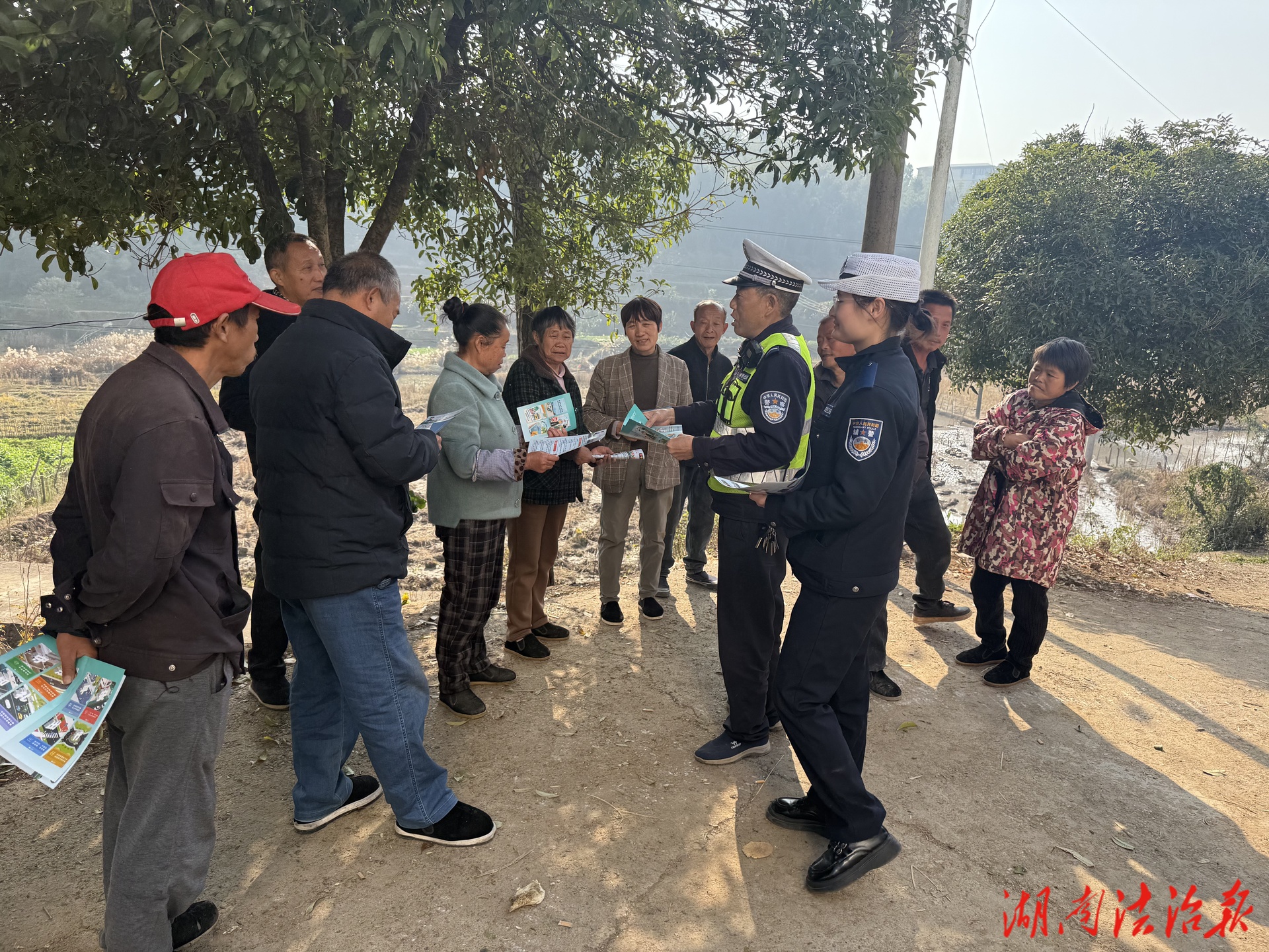 邵阳县交警进农村开展“以案说法”精准宣教活动