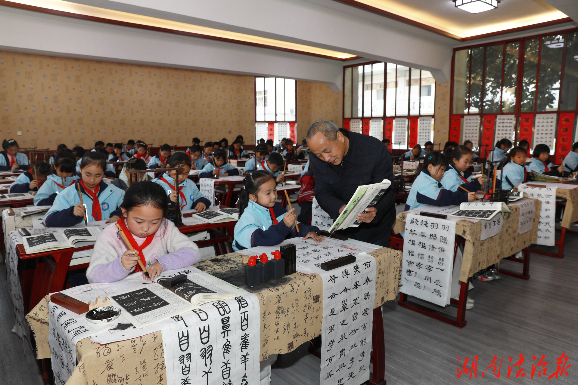 书法润童心  笔下绽芳华