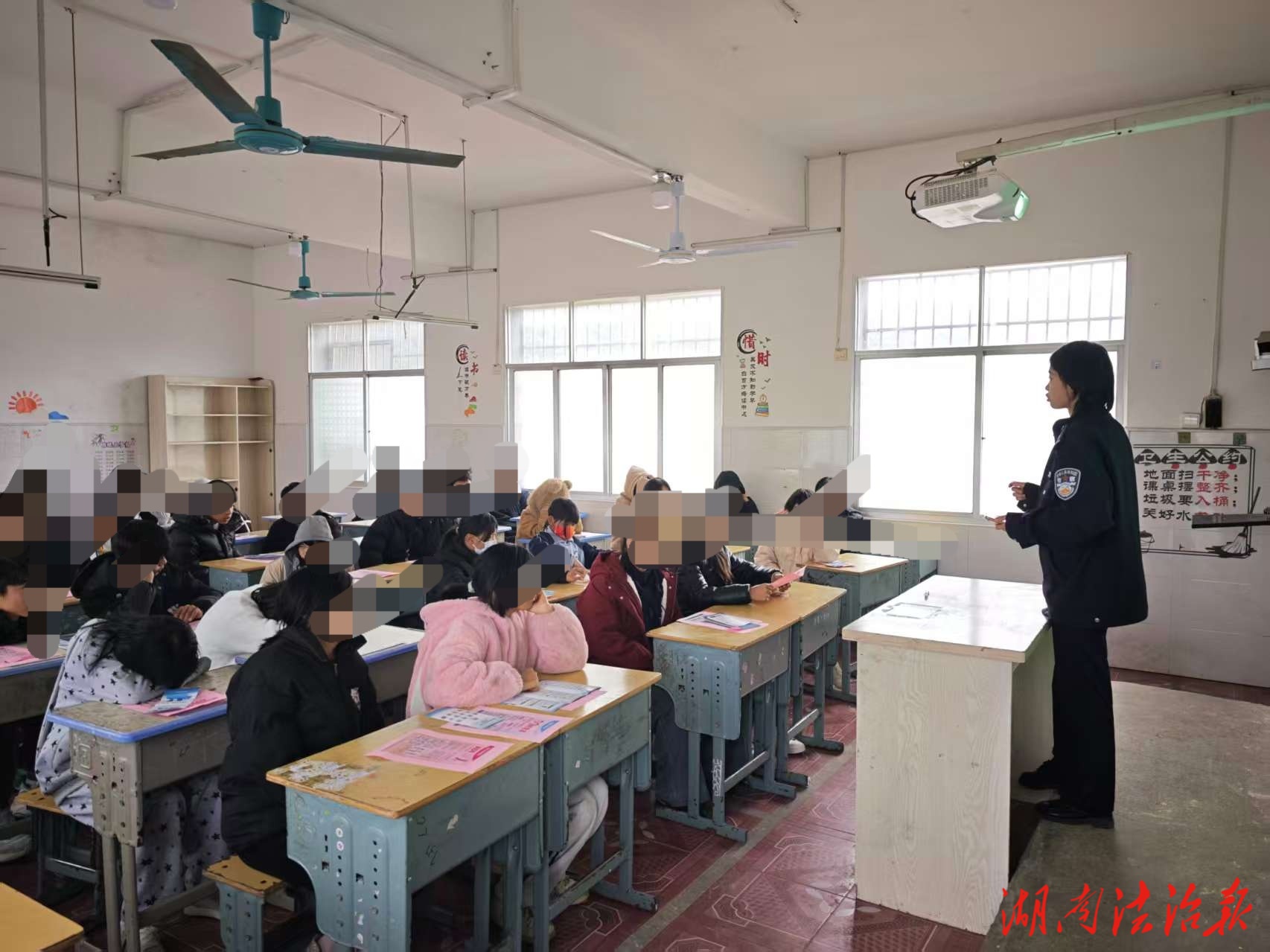 双牌县司法局：政法干警入校园，守护花开向阳生