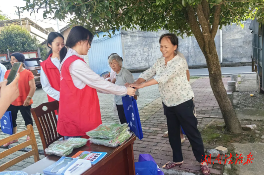 “黨建+普法”創(chuàng)新模式賦能基層治理 “村BA”賽場變身法治宣傳新陣地