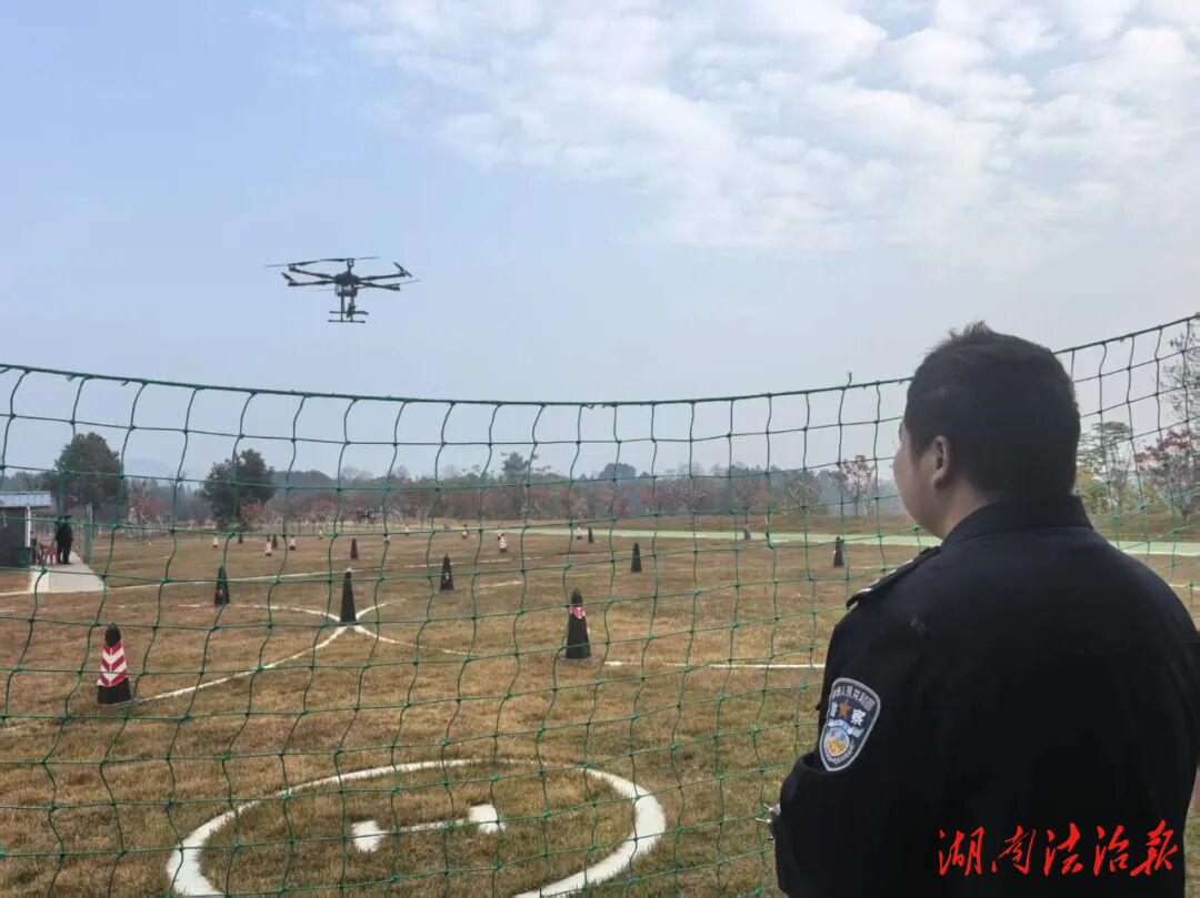 科技赋能 为实战“添翼”——涟源公安桥头河派出所开展警务无人机技能专项培训