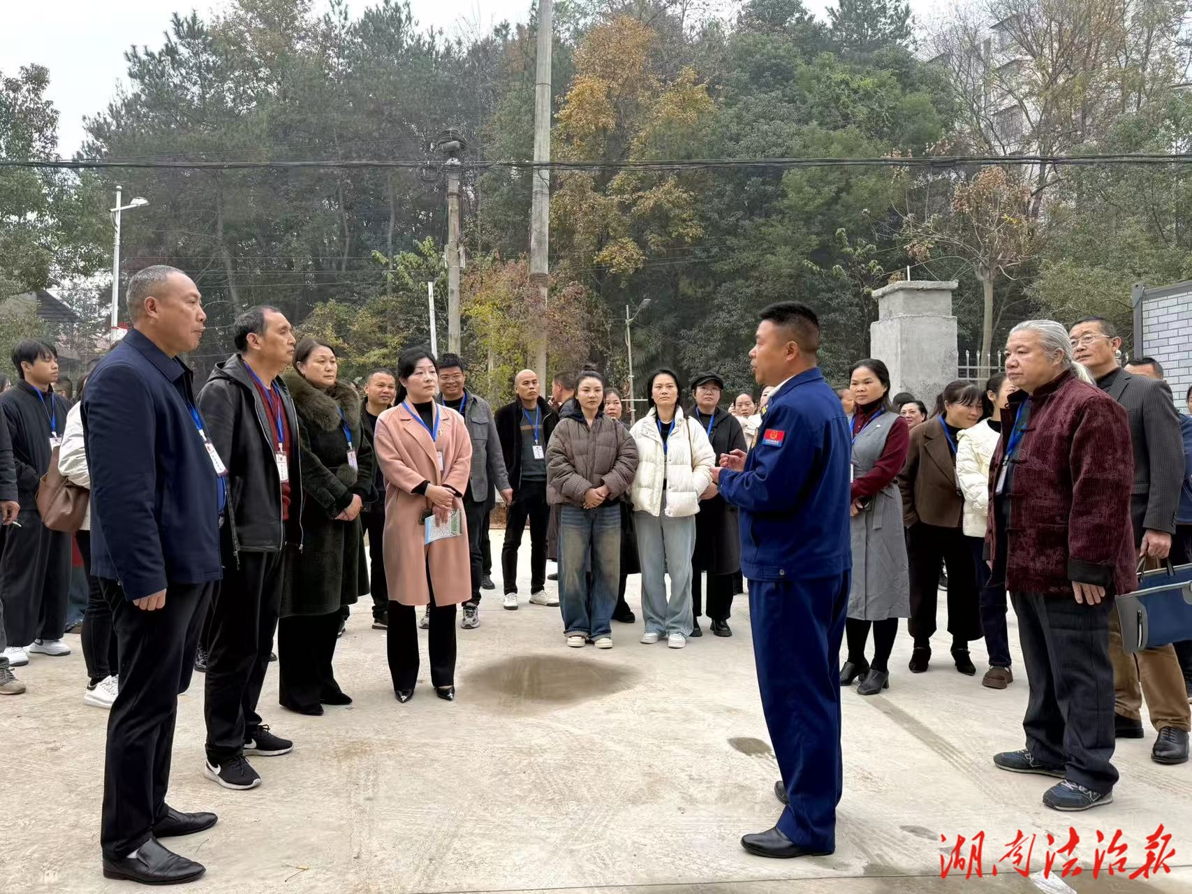 邵阳市人大代表调研茶元头小型消防站建设工作