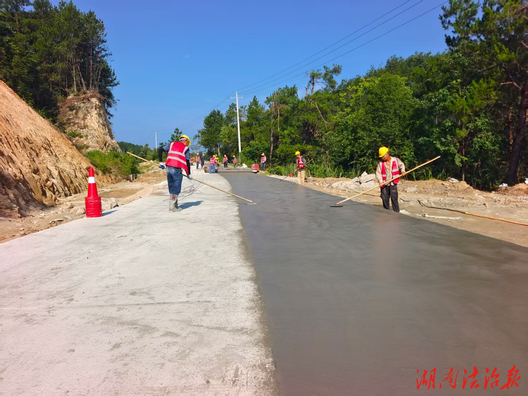 岳阳县服务乡村振兴 “建好、管好、护好、运营好”农村公路