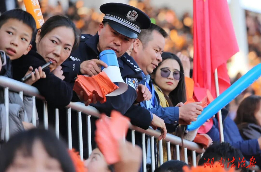 元旦特别报道 | 平安赛场最强“第十二人”——湖南公安护航湘超联赛纪实