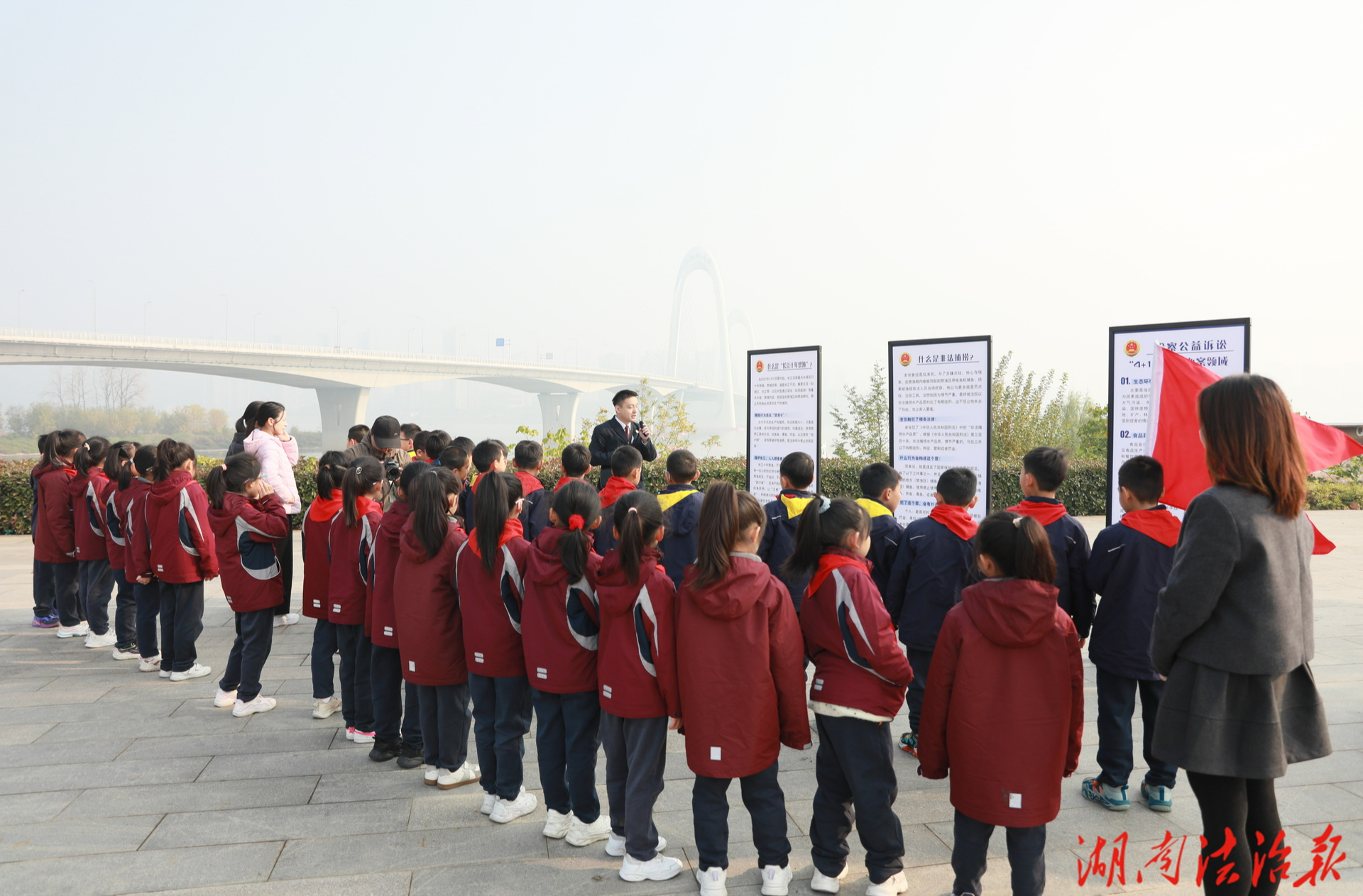 元旦特别报道 | 一江碧水映法治 检察公益诉讼促千万尾鱼苗“安家”湘江