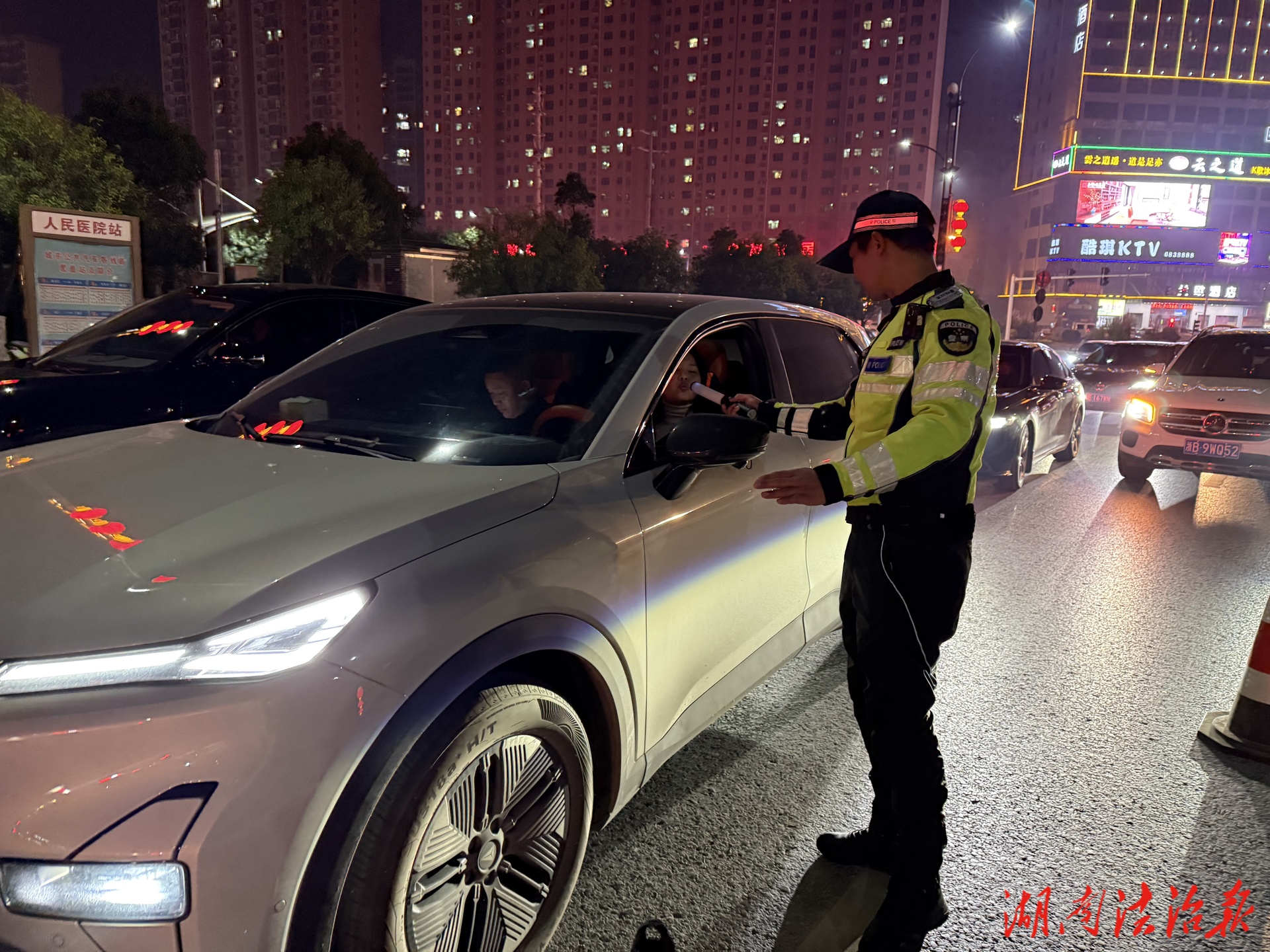 冬夜整治利剑出鞘 邵阳县交警严处多名交通违法驾驶人