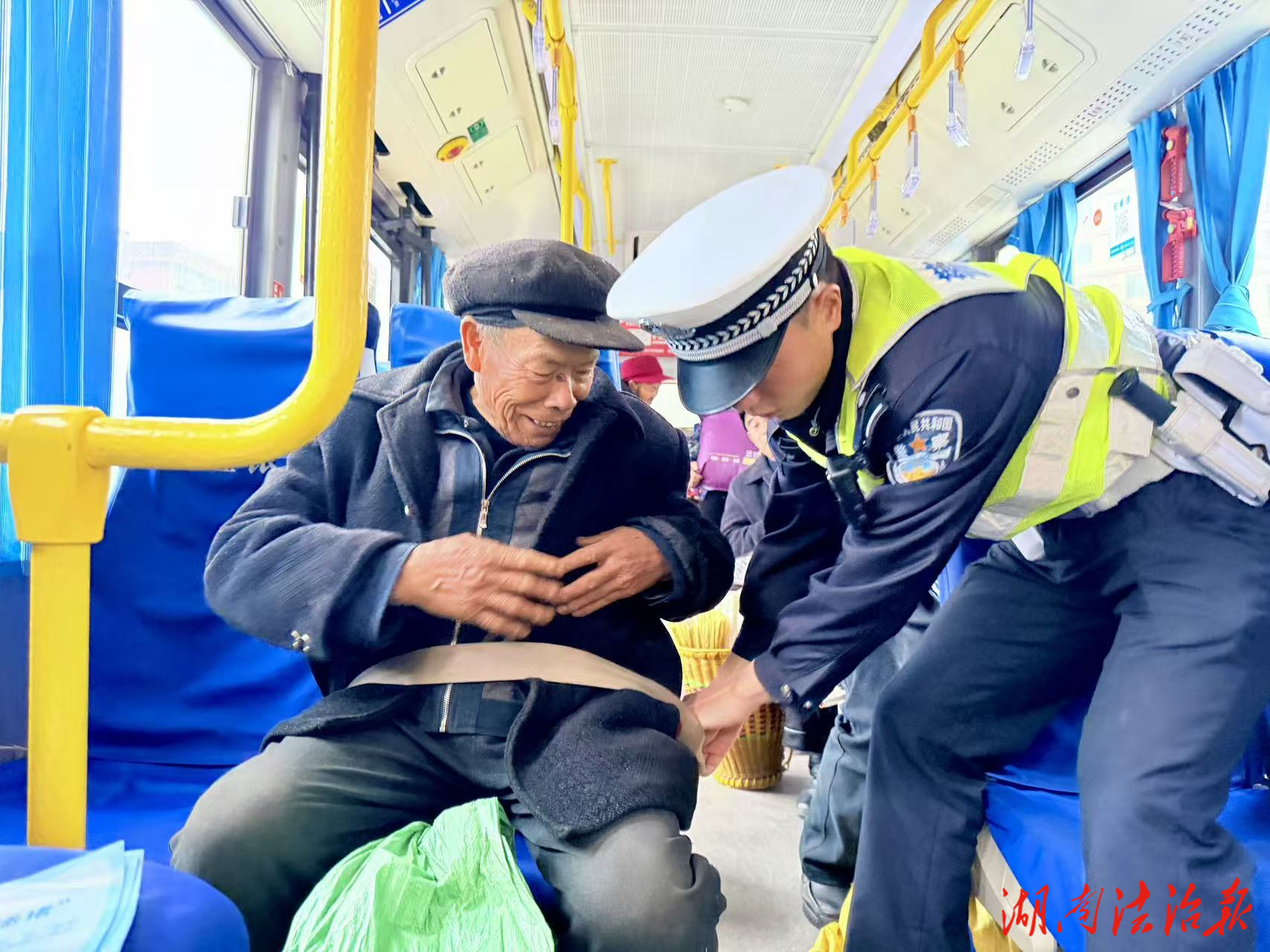 节前检查+宣传双管齐下 花垣公安交警大队全力筑牢元旦安全防线