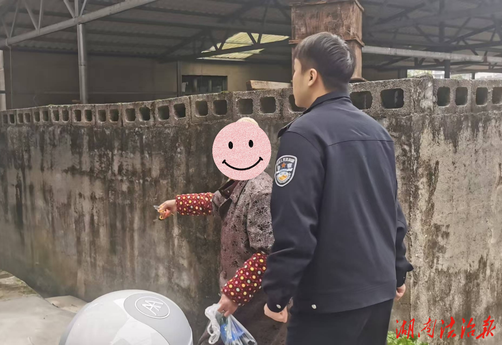 保靖公安：寒风中的暖心守护，徒步两小时助高龄老人寻亲