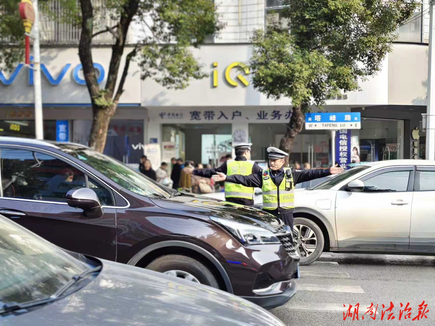 蓝山公安：用始终如一的坚守 保障道路安全畅通