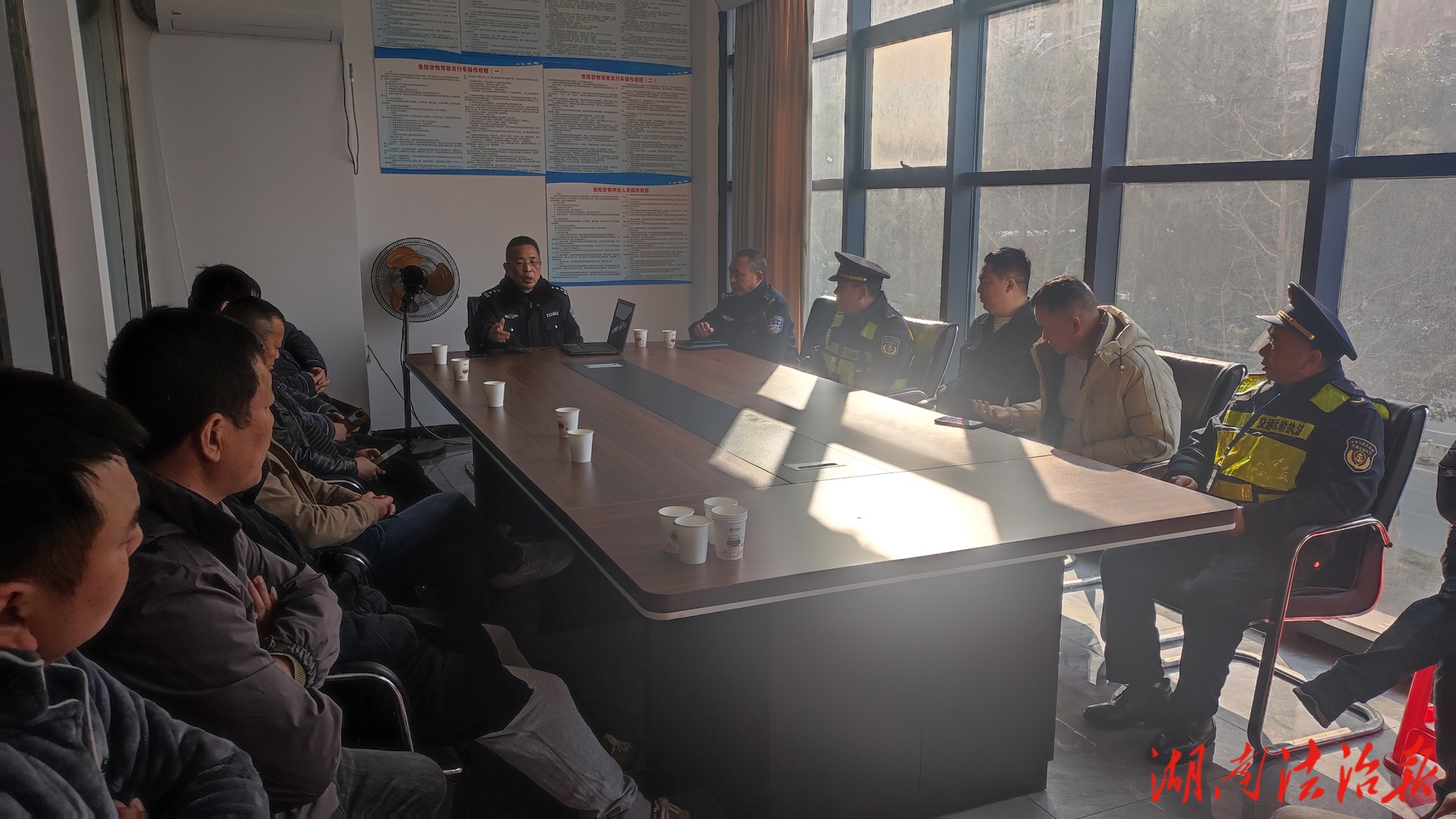 东安交警深入危化品运输企业 筑牢交通安全防线