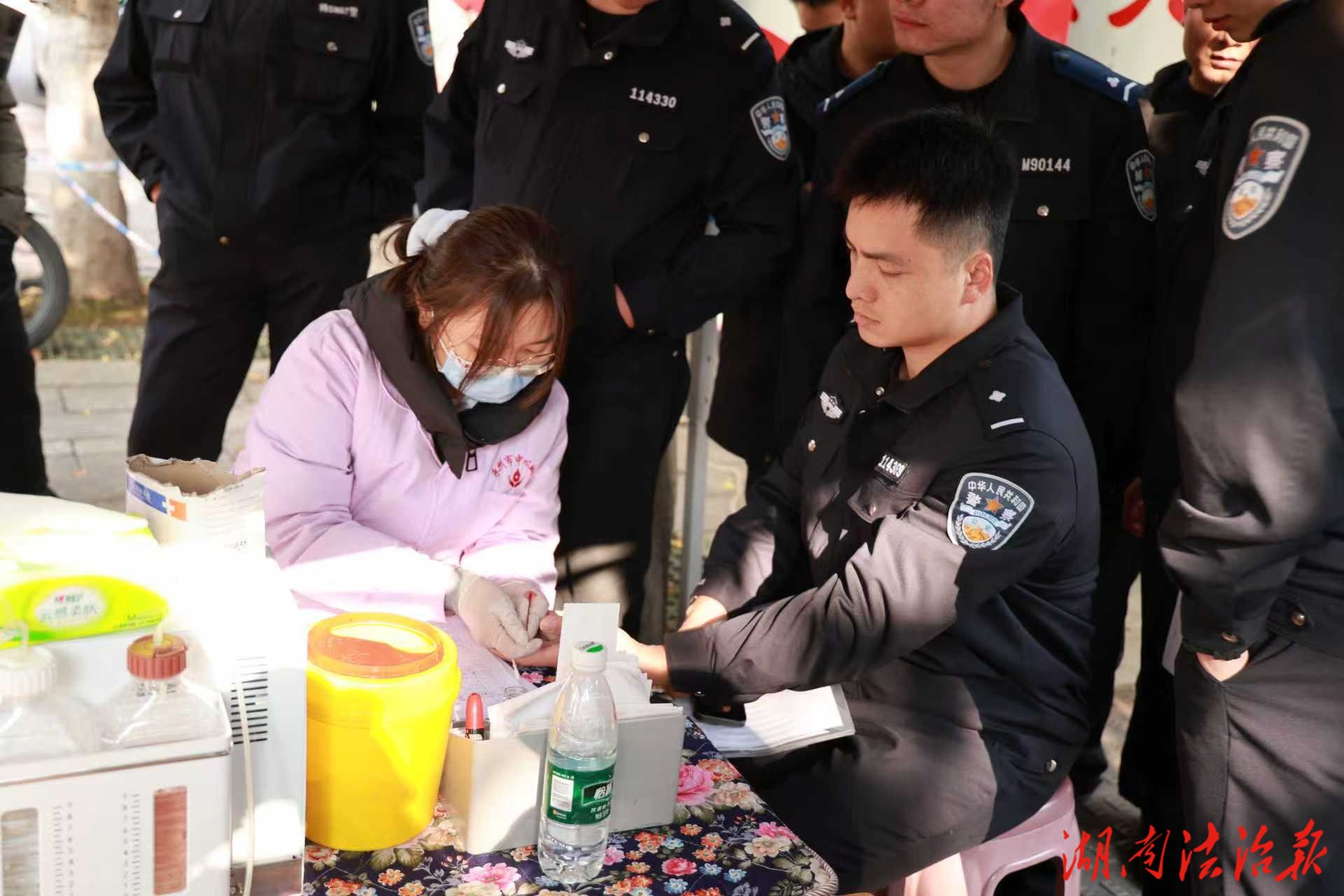 热血映警徽 丹心护民生——新田县公安局组织开展无偿献​血活动