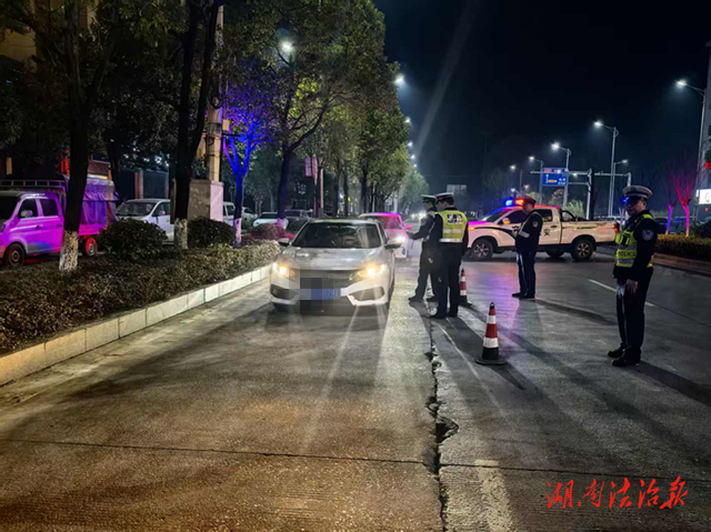 道县交警严查酒驾护平安