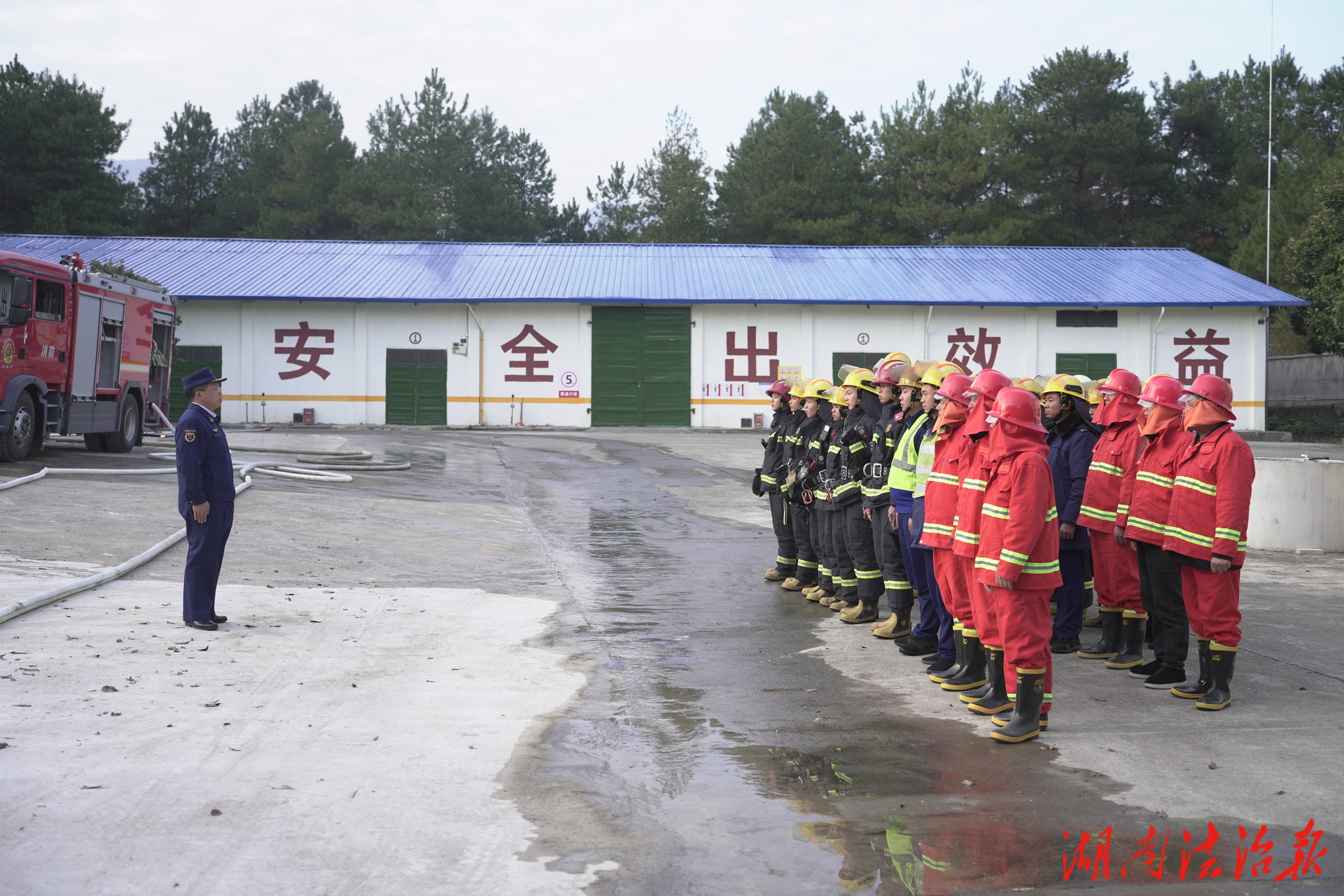 洞口县消防救援大队开展烟花爆竹仓库灭火救援实战演练