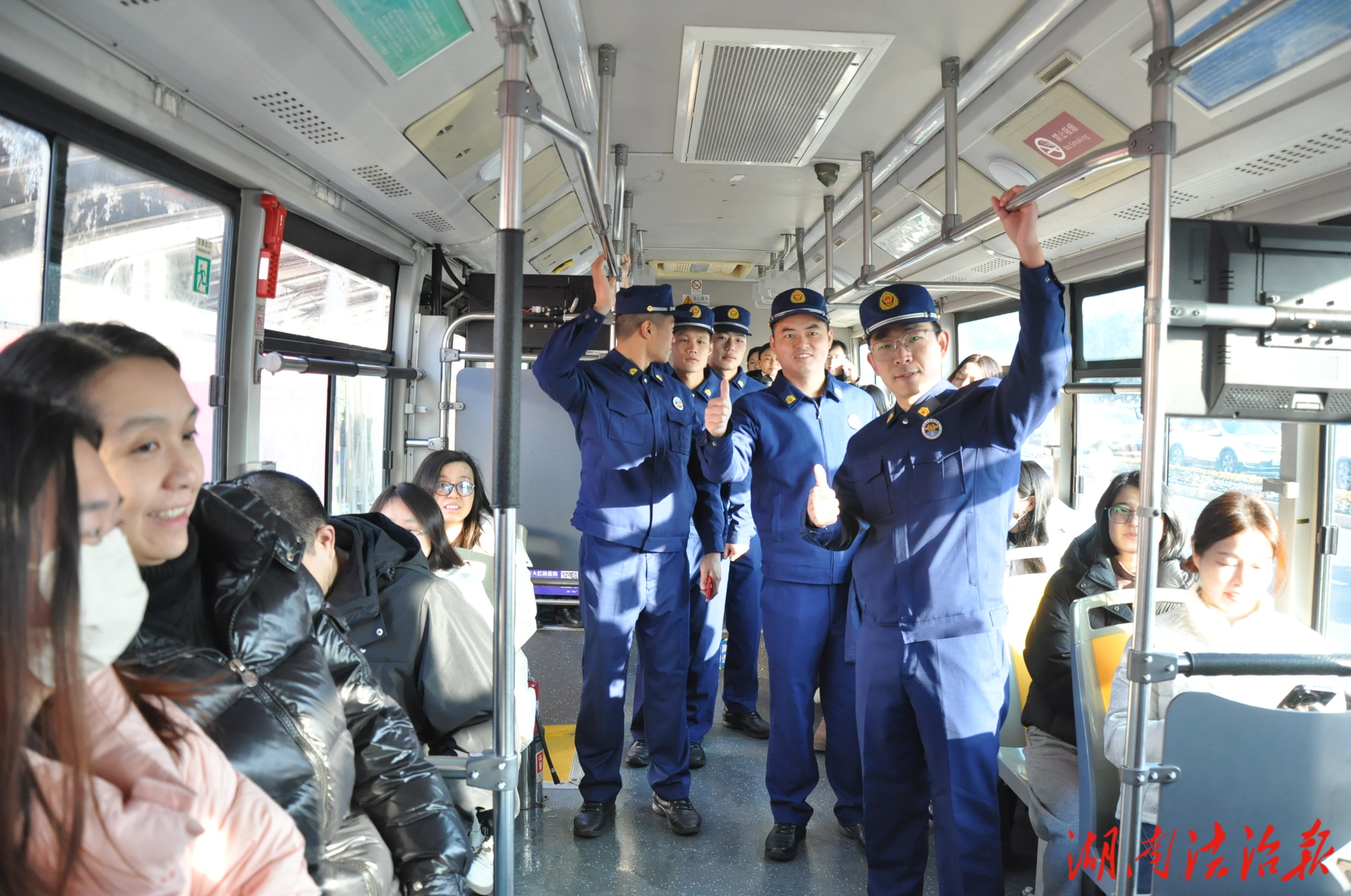 长沙开通“暖心警务专线” 一线消防员：“通勤路终于不再难”