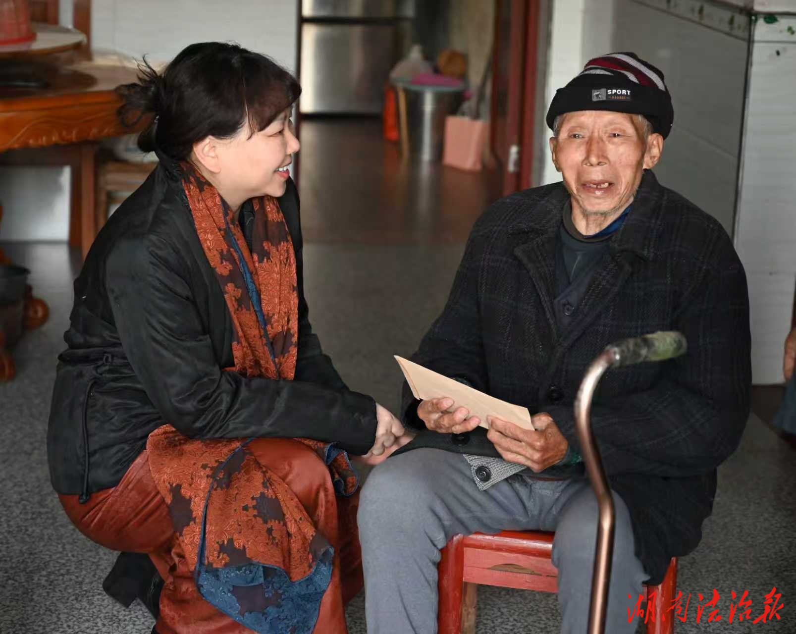 冬日走訪慰民心 組織關(guān)懷暖鄉(xiāng)情  ——南岳法院開展元旦春節(jié)走訪慰問活動