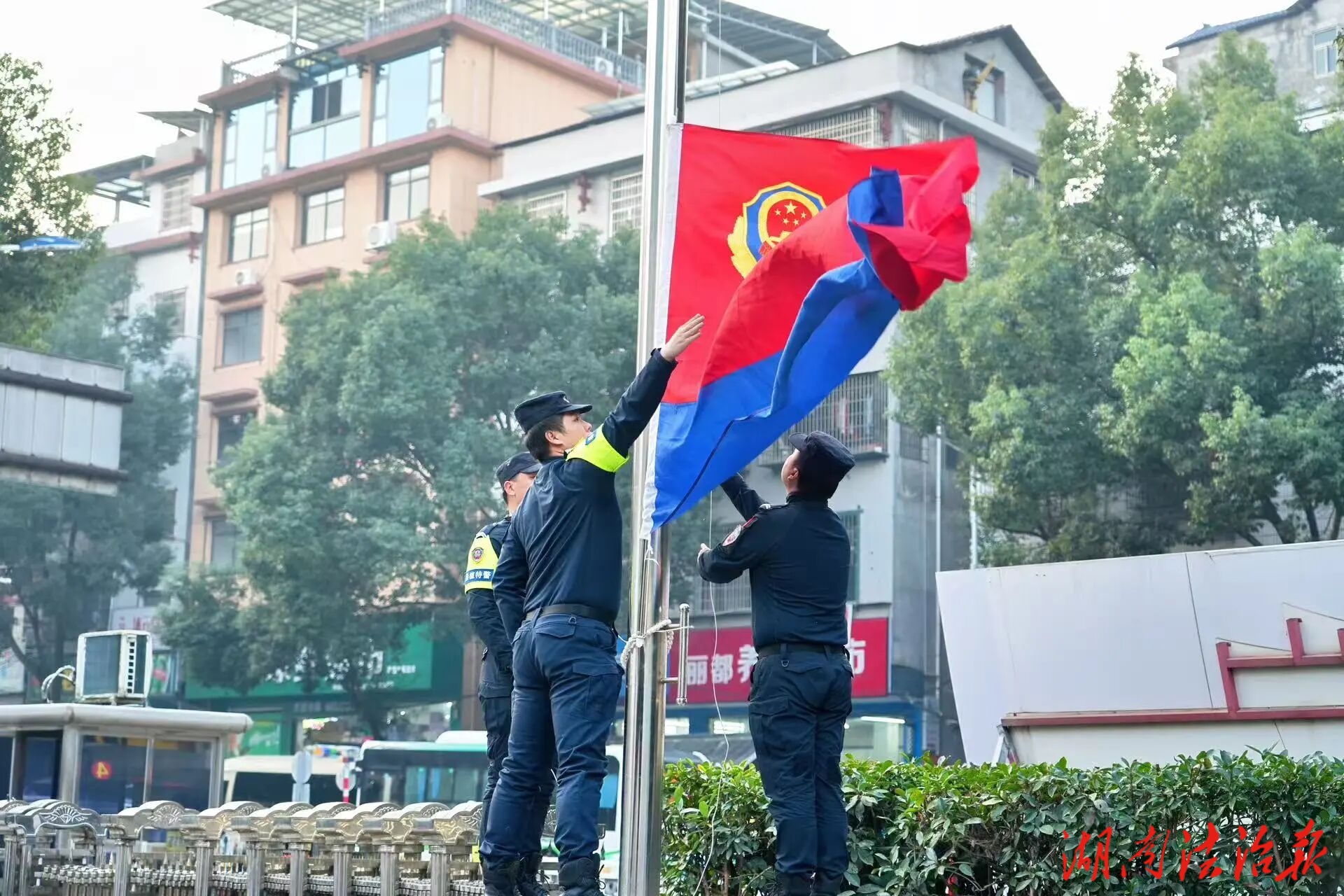 桑植縣公安局舉行慶祝第六個(gè)中國人民警察節(jié)系列活動(dòng)