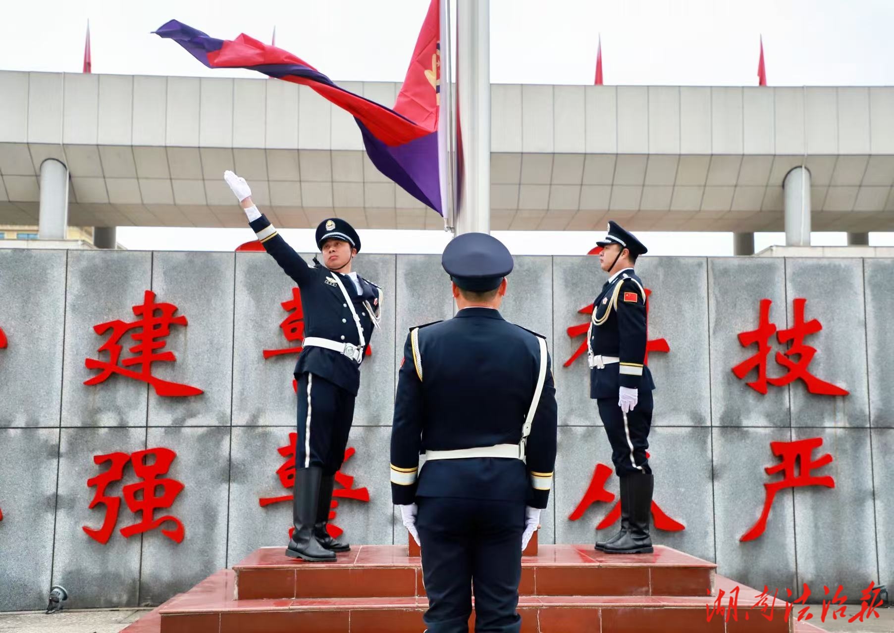 【你好，警察节】蓝山公安开展系列活动热烈庆祝第六个中国人民警察节